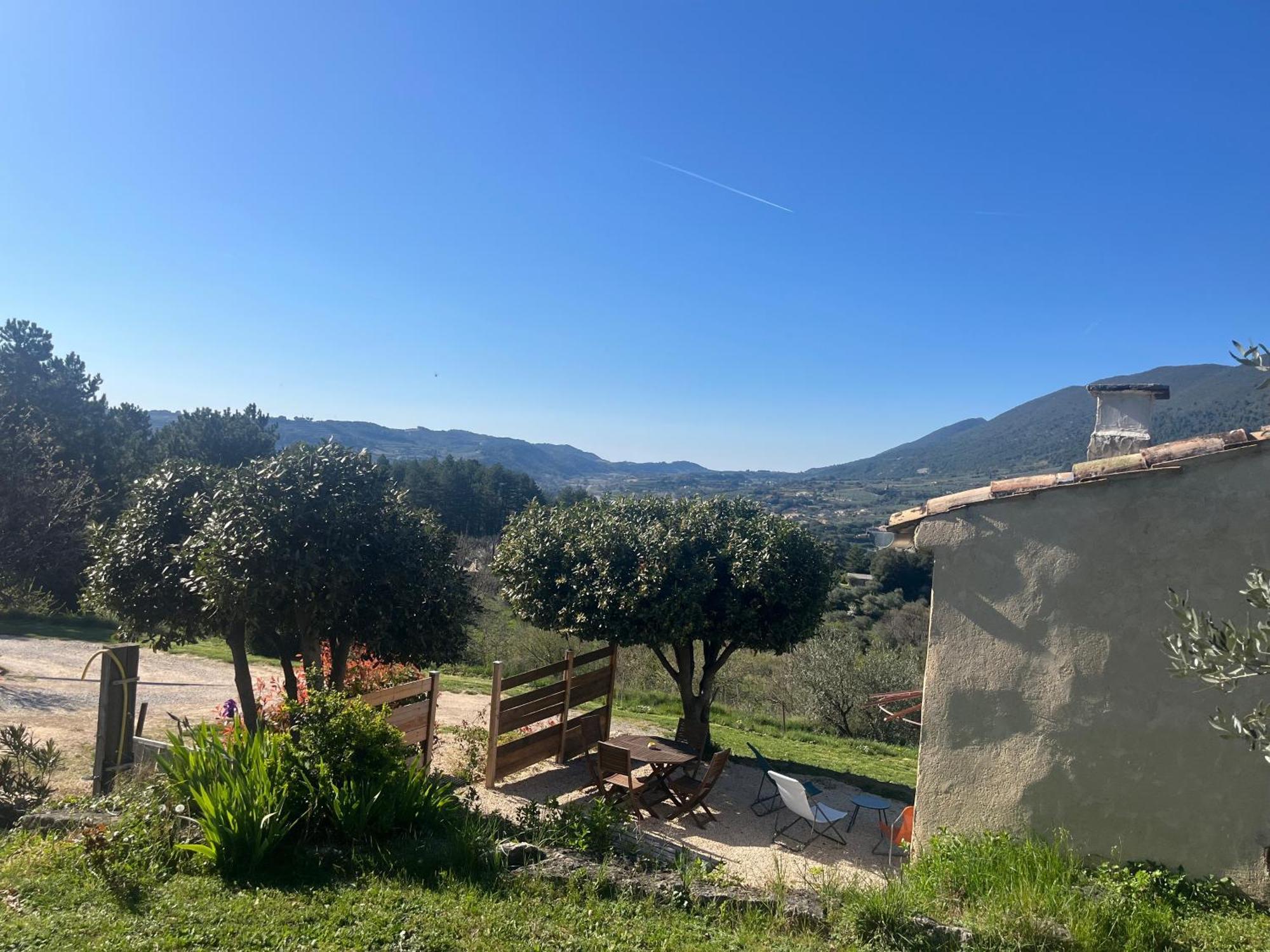 Cabanon Entoure De Montagnes Et D'Oliviers Villa Nyons Ngoại thất bức ảnh